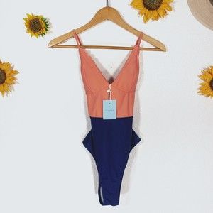 Cupshe Coral And Navy Blue Ruffle One Piece Swimsuit New With Tags Size Medium